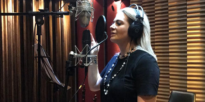 Karla Angélica entra em estúdio para finalizar seu novo álbum